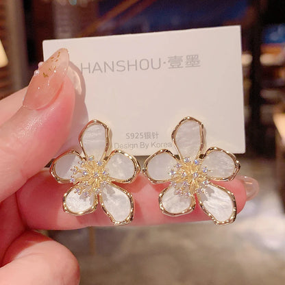 Korea New Design Fashion Jewelry Exaggerated White Acrylic Zircon Flower Earrings Elegant Women Wedding Party Accessories